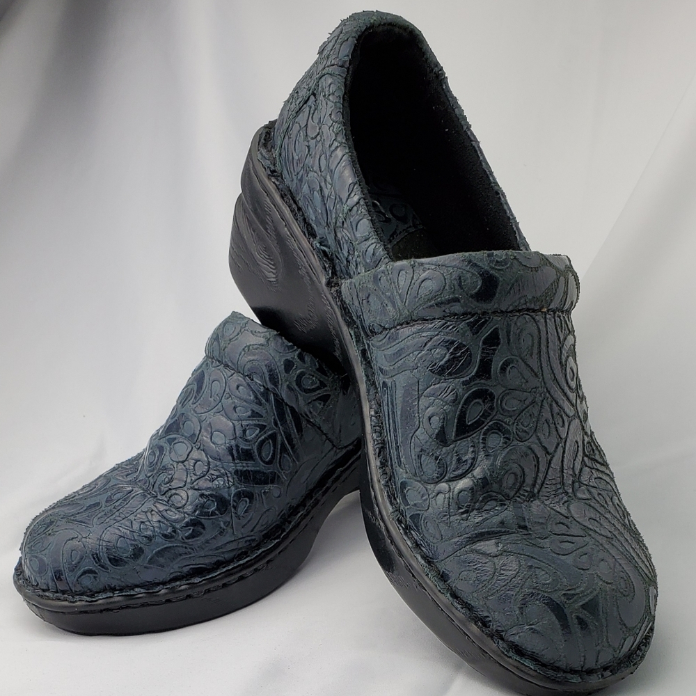 B.O.C. Peggy Tooled Leather Clogs Sz 7.5